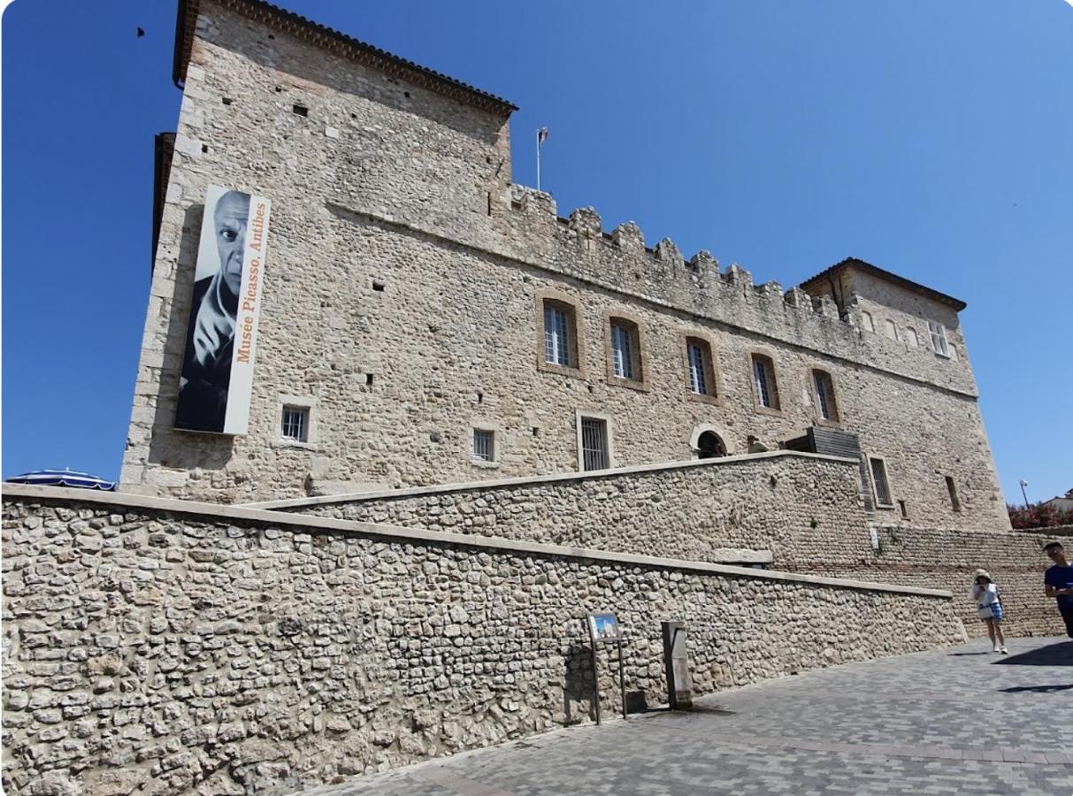 Vue Mer Et Remparts. Entre Vieille Ville Et Plages Antibes Bagian luar foto